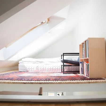 Lägenhet Townhouse With Private Garden In The Centre Odense