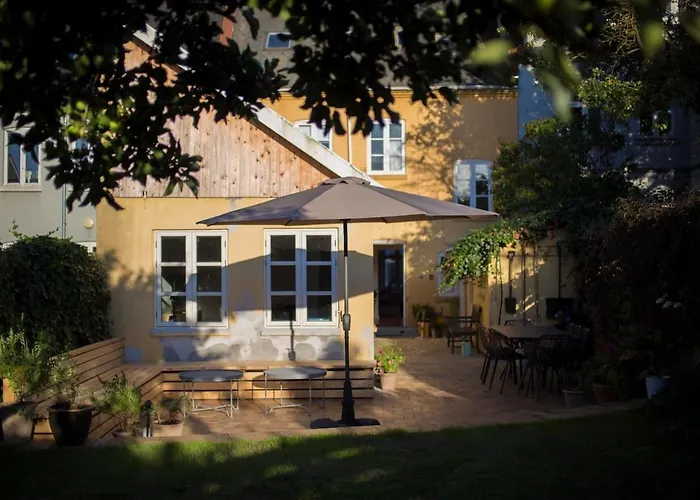 Townhouse With Private Garden In The Centre Lägenhet Odense