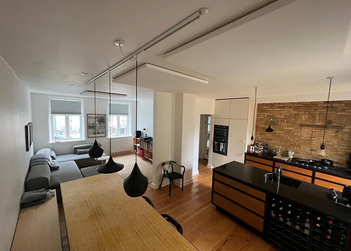 Lägenhet Townhouse With Private Garden In The Centre Odense